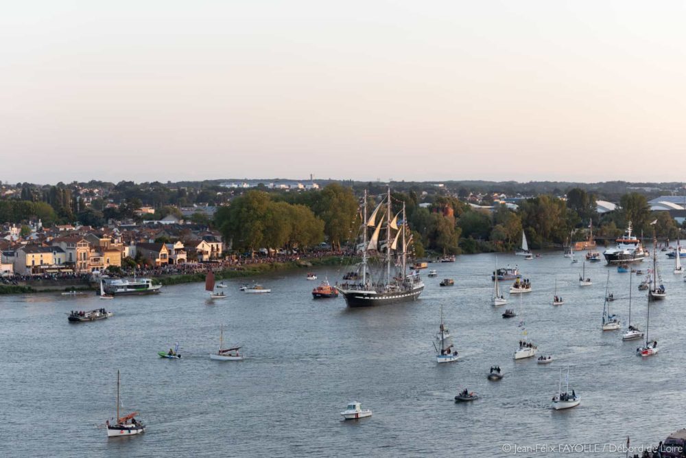 Arrivée de la parade nautique à Nantes. C'est l'un des moments forts de Débord de Loire avec des flotilles réunies autour de l'Hermione et du Belem.
Nantes, France - 25/05/2019.
© Jean-Félix FAYOLLE